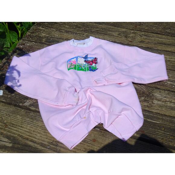 Vtg Pink Crewneck Sweatshirt Embroidered Butterflies Flowers Cottagecore Graphic - Picture 1 of 8